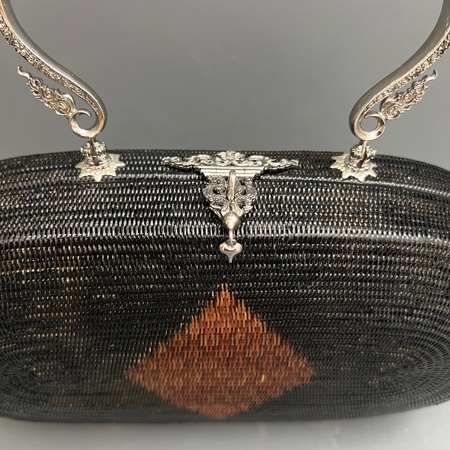 フラットノアール シルバーラウンドバック MN2401