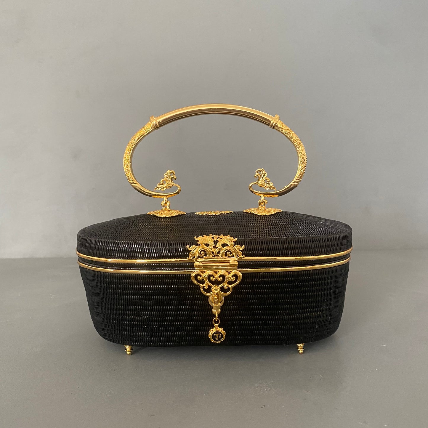 Noir gold round bag GR2316