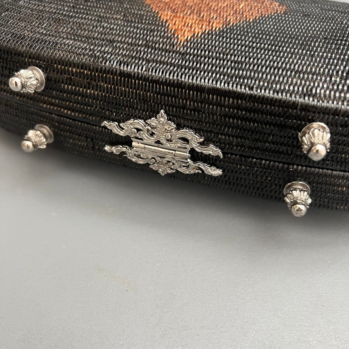 フラットノアール シルバーラウンドバック MN2401