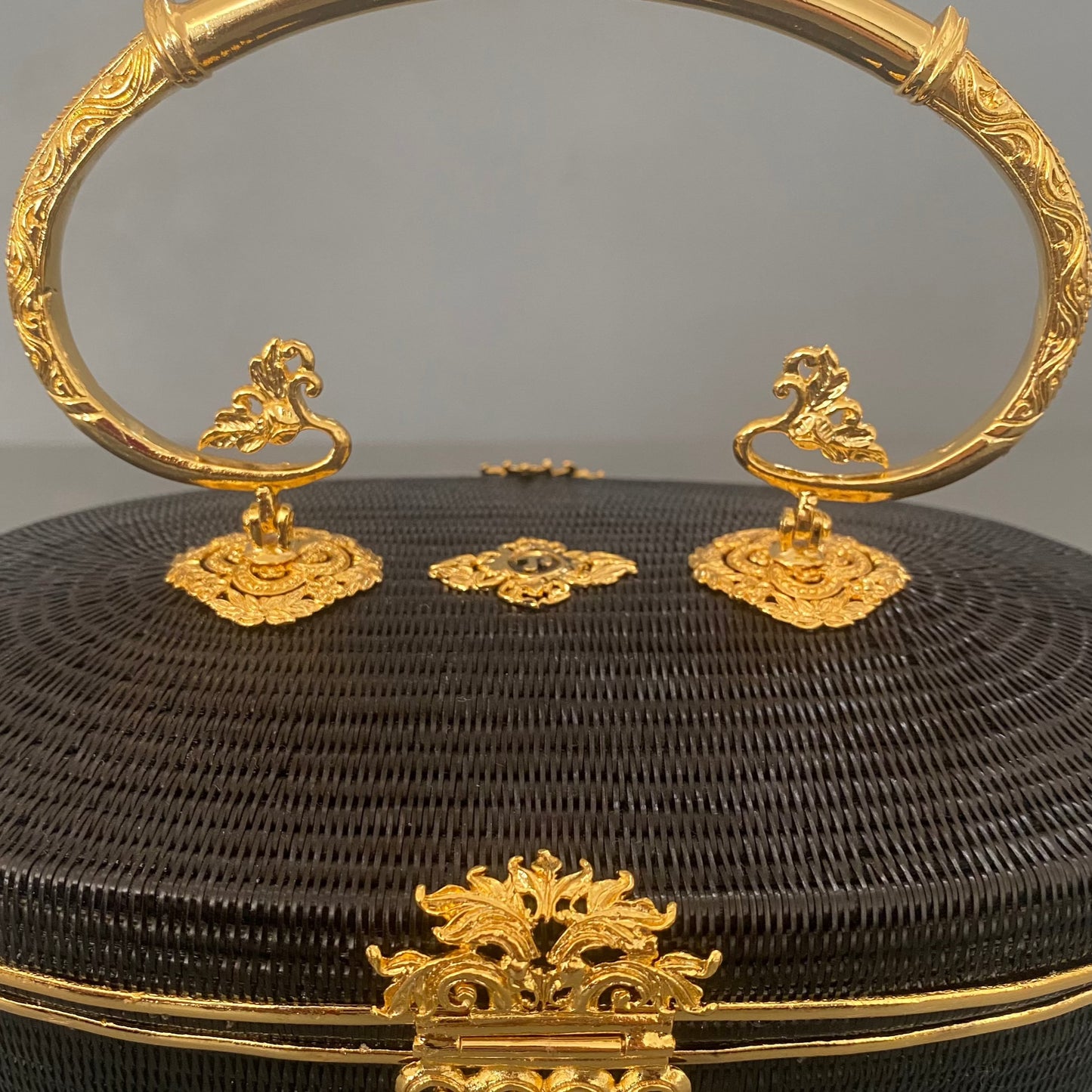 Noir gold round bag GR2316