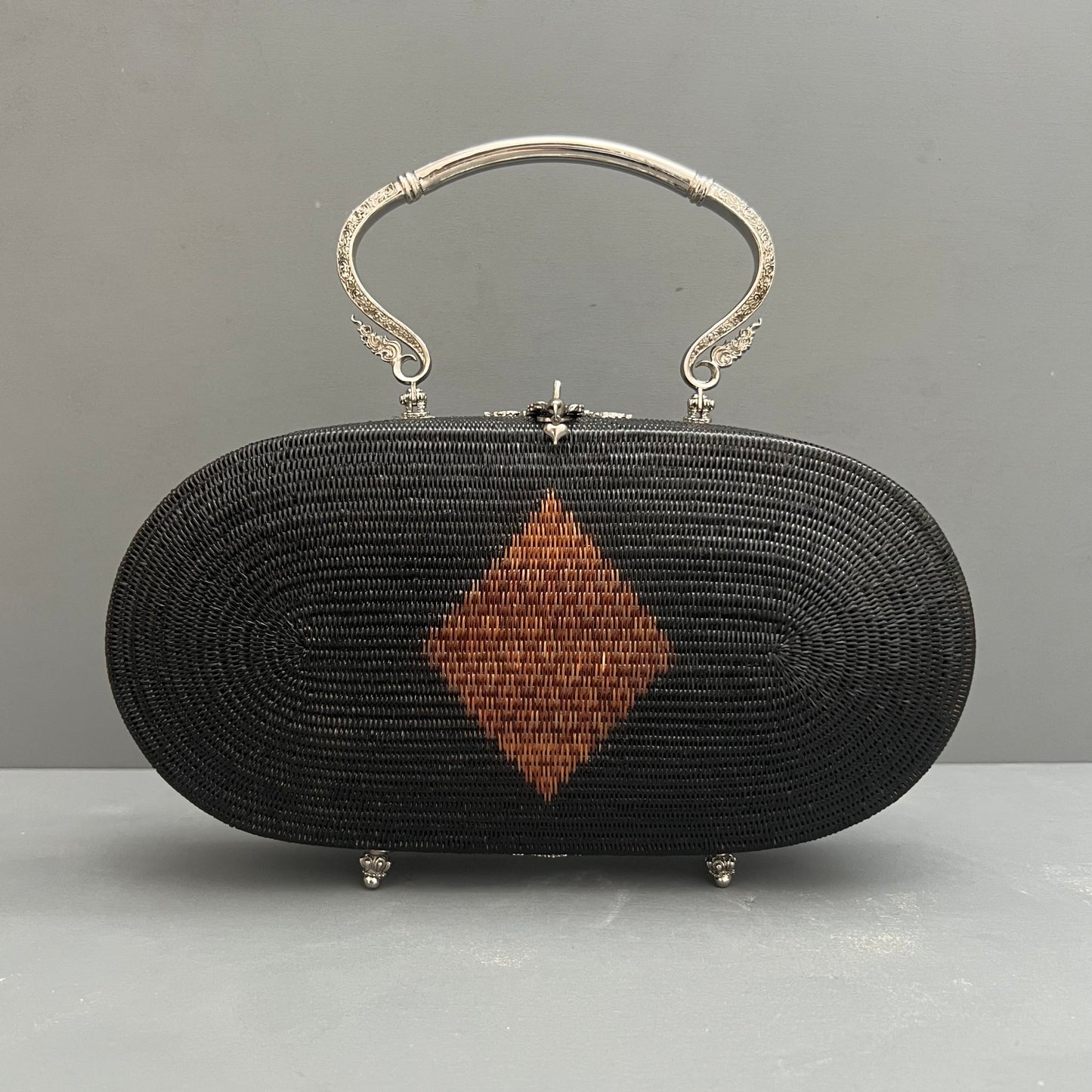 フラットノアール シルバーラウンドバック MN2401