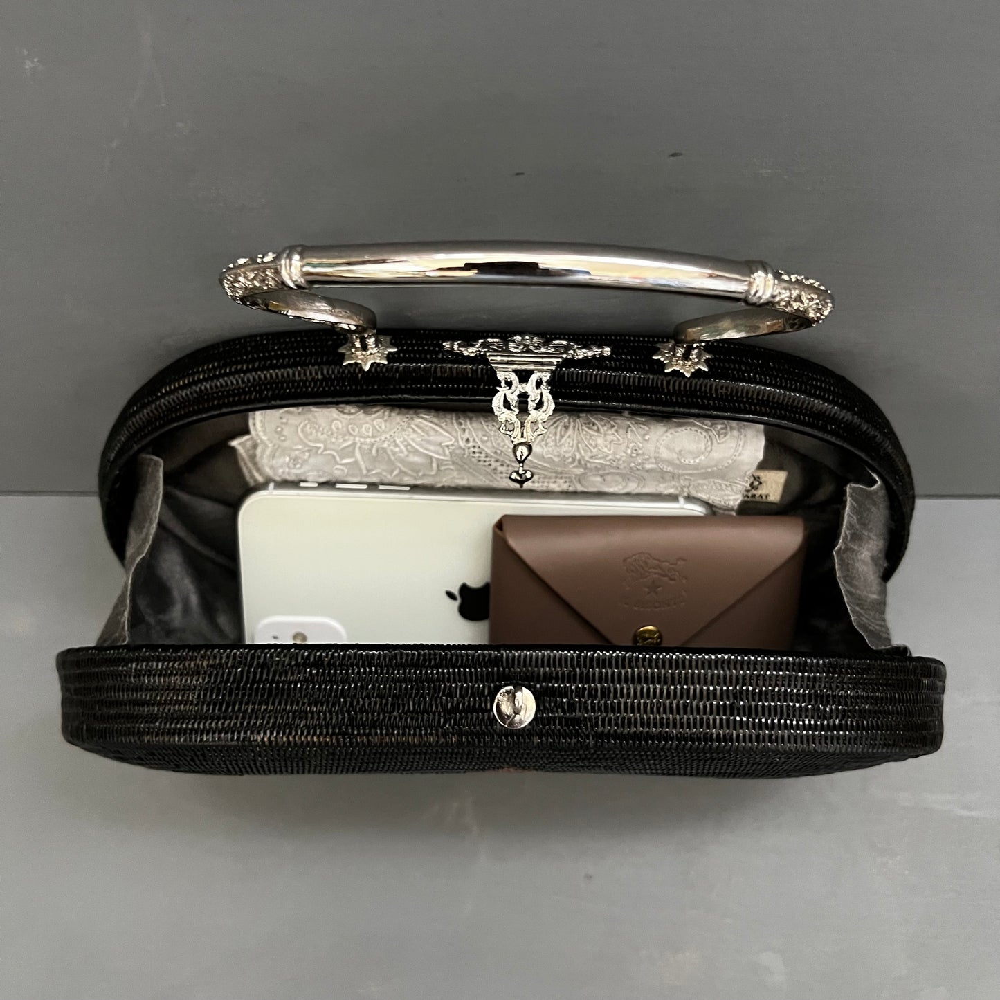 フラットノアール シルバーラウンドバック MN2401