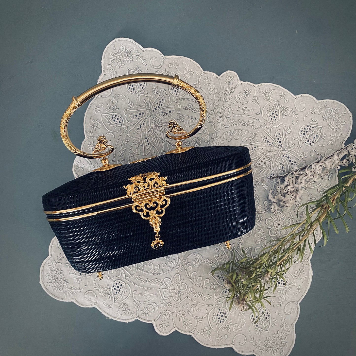 Noir gold round bag GR2316