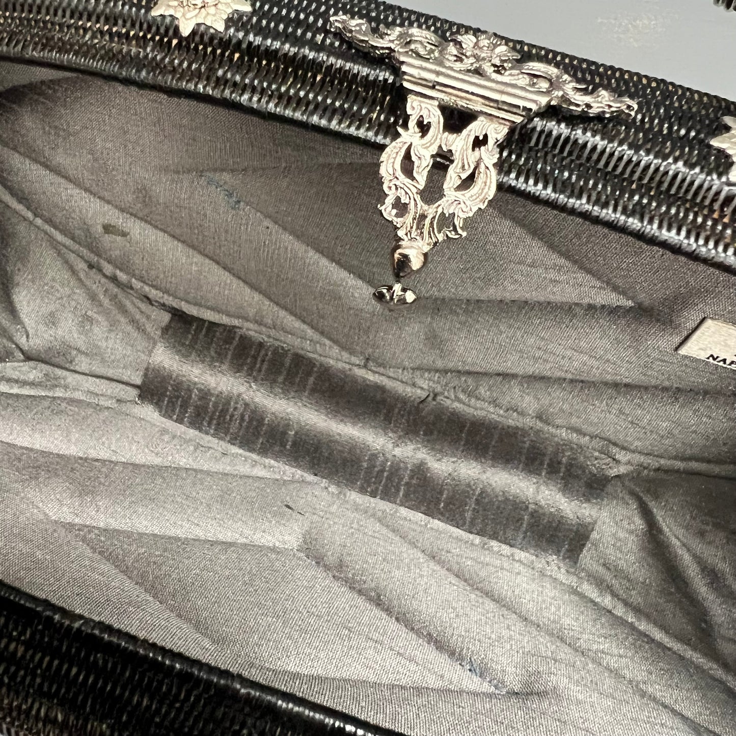 フラットノアール シルバーラウンドバック MN2401